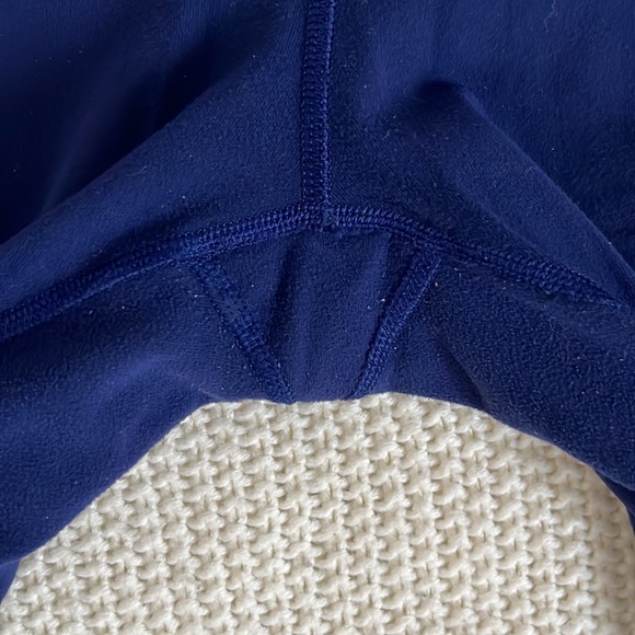 Lululemon 7/8 luon tights - size 6 - Picture 2 of 4